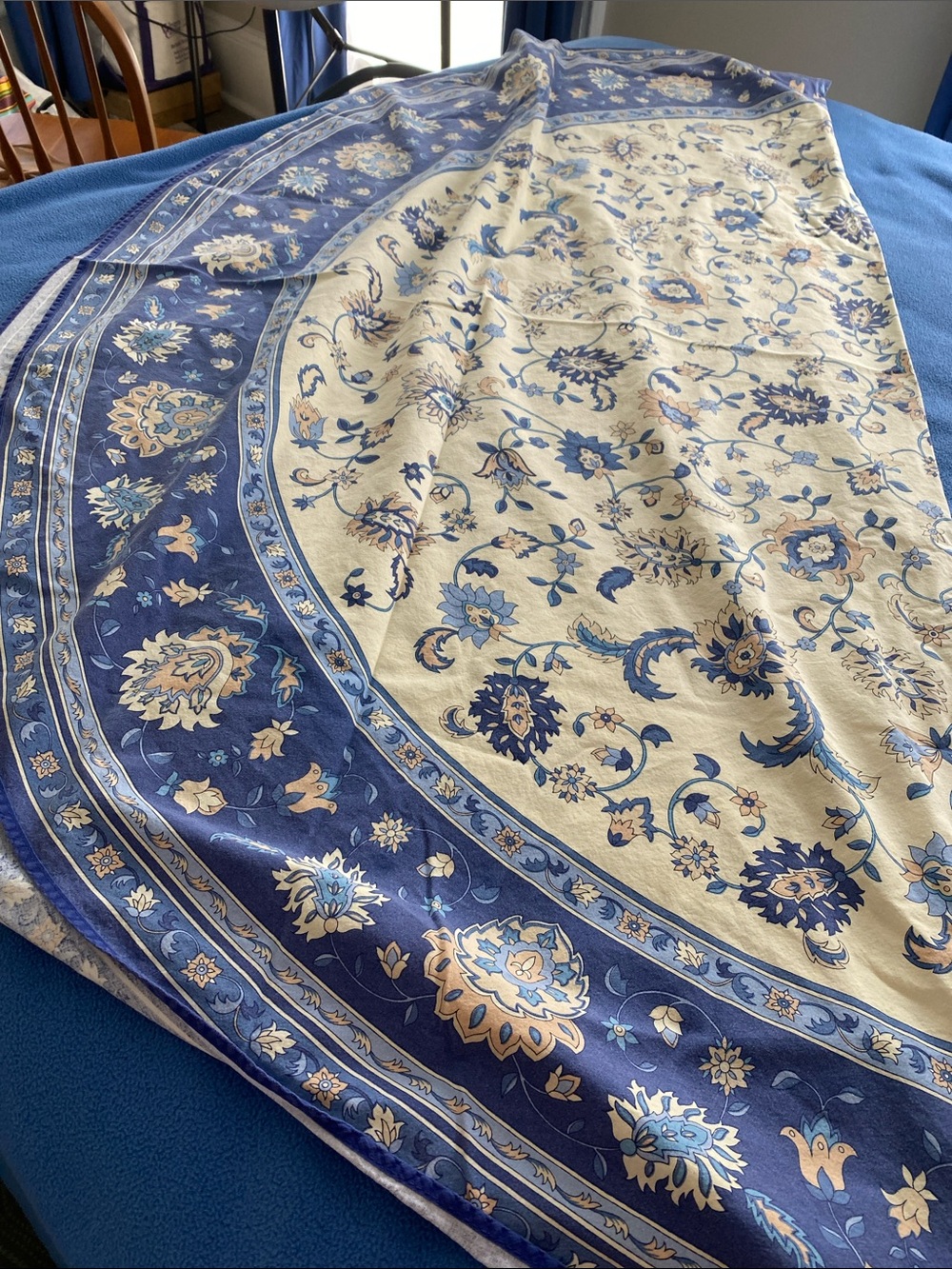 Blue and Cream Floral Paisley Vent du Sud Tablecloth - Picture 6 of 6